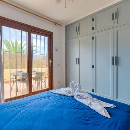 Private Solarium Views - Jacuzzi Mogan
