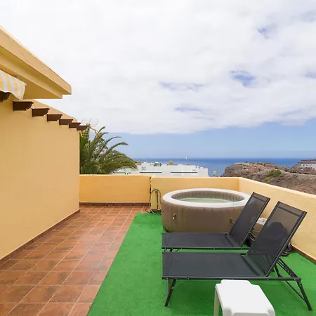 Private Solarium Views - Jacuzzi Apartment